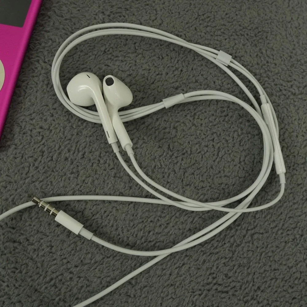 Apple iPod Nano 2nd Gen 4GB Pink A1199 MA489LL Digital Media Player Bundle